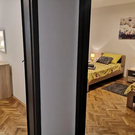 Eugenia Apartment *